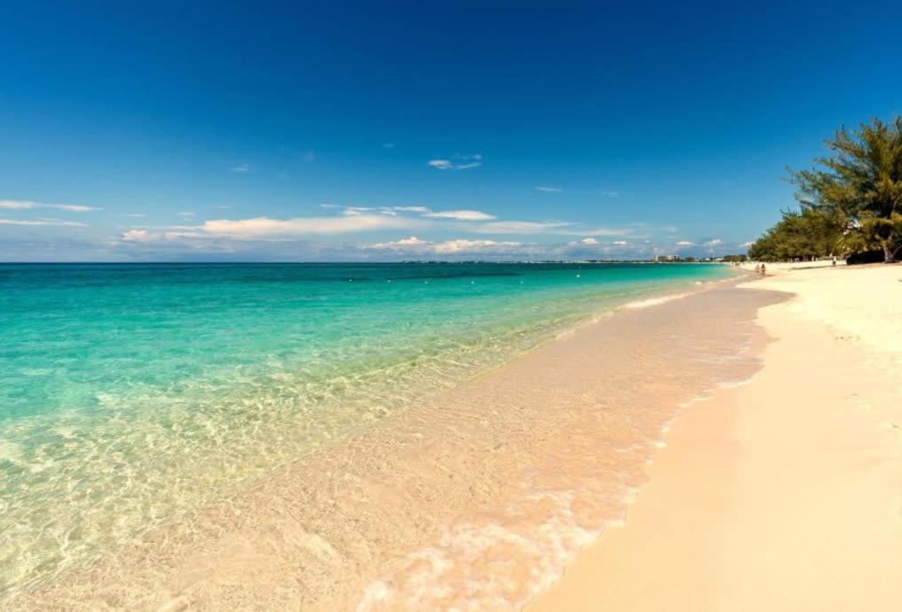 Beach Living At Plantation Village Blgs George Town Exterior foto